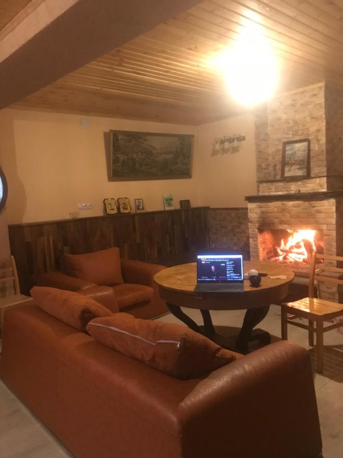 Guest House Khergiani Местия Екстериор снимка