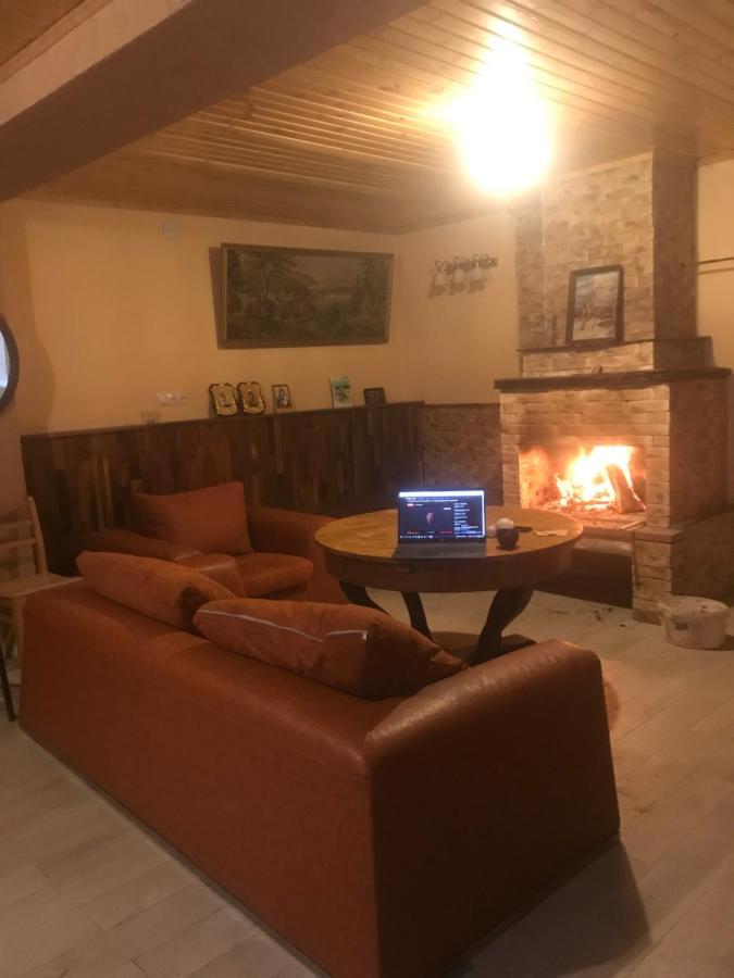 Guest House Khergiani Местия Екстериор снимка