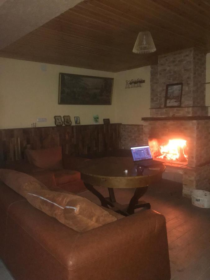 Guest House Khergiani Местия Екстериор снимка