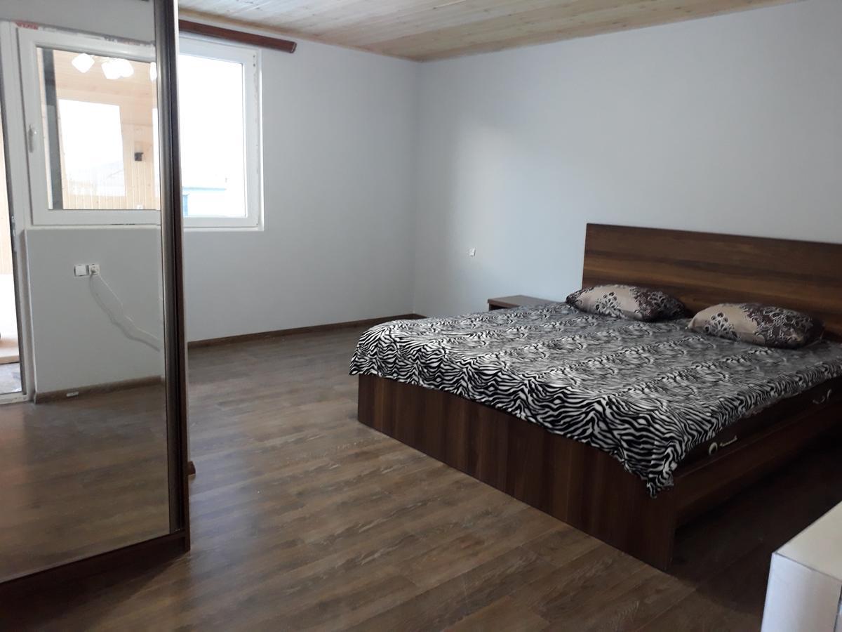 Guest House Khergiani Местия Екстериор снимка