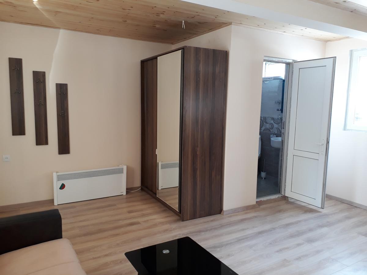 Guest House Khergiani Местия Екстериор снимка