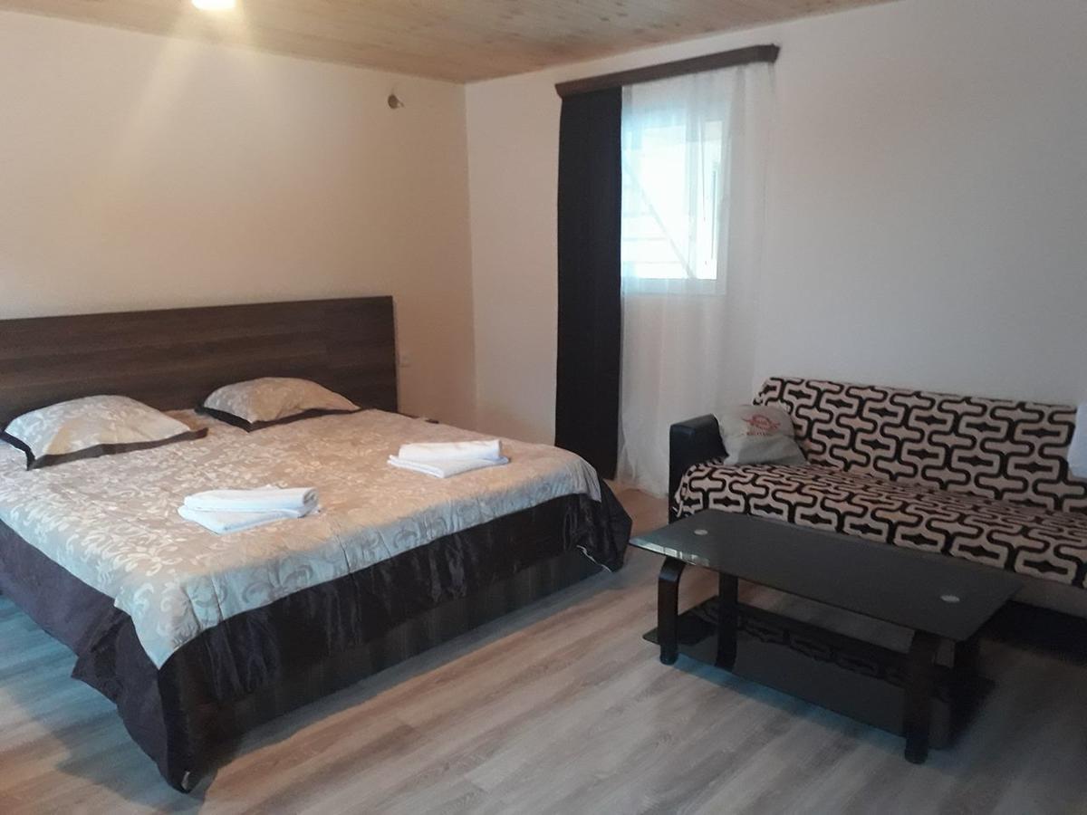 Guest House Khergiani Местия Екстериор снимка