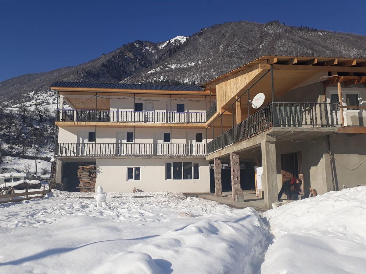Guest House Khergiani Местия Екстериор снимка