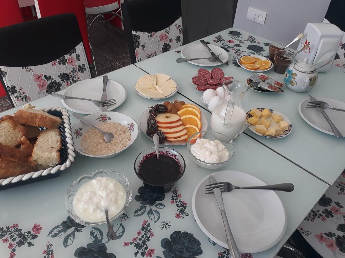 Guest House Khergiani Местия Екстериор снимка