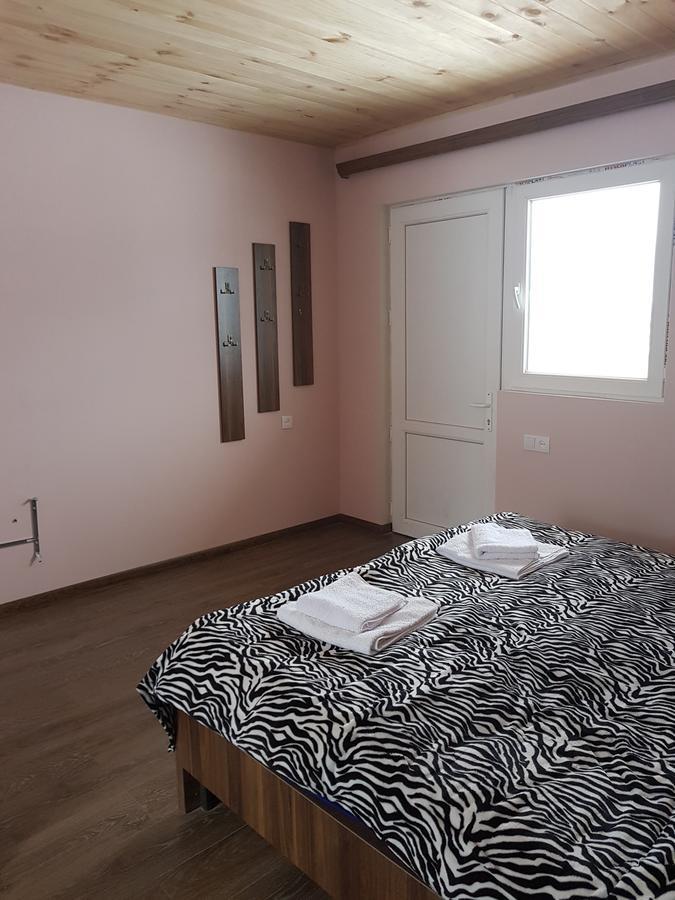Guest House Khergiani Местия Екстериор снимка