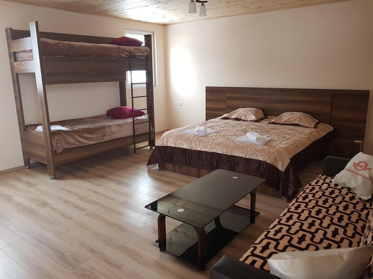 Guest House Khergiani Местия Екстериор снимка