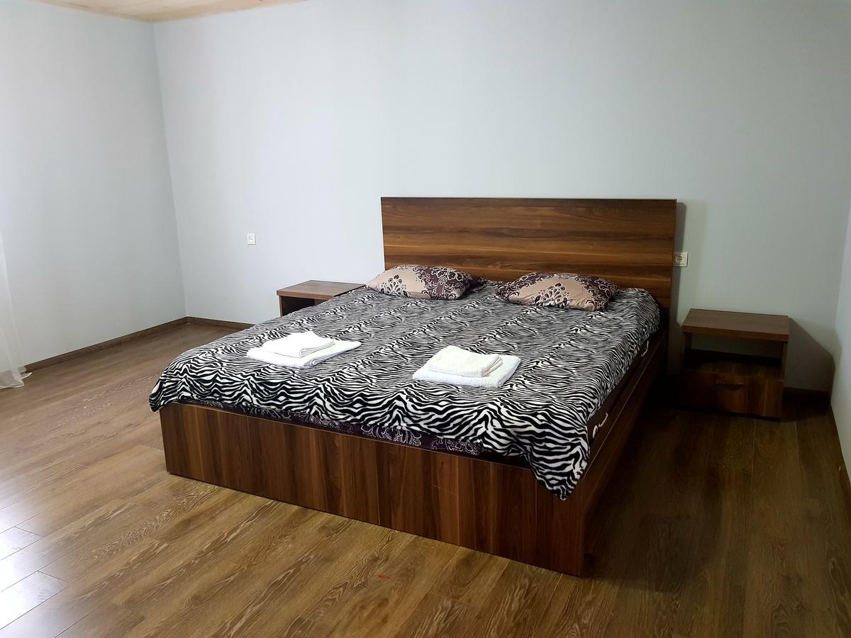 Guest House Khergiani Местия Екстериор снимка